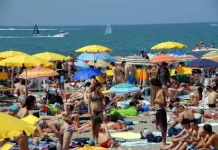 Il drone e il silenzio rubato: la spiaggia non è un reality