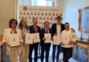 PRESENTATO AL PALAZZO DEI NORMANNI “RADICI SANE CITY LAB 2026 – NOTO | IL GUSTO DEL BAROCCO”. DAL 9 ALL’11 OTTOBRE PREVENZIONE, CIBO, SALUTE E TERRITORIO AL CENTRO DELLA PRIMA EDIZIONE